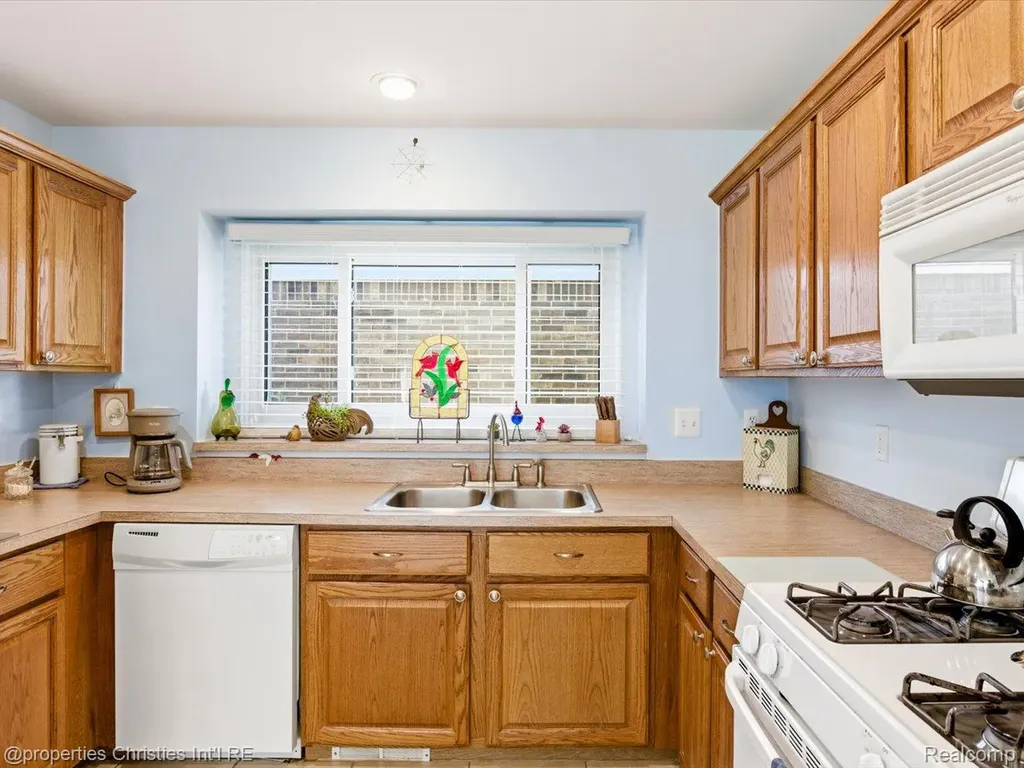 57196 Copper Creek Drive W Washington Township MI 48094