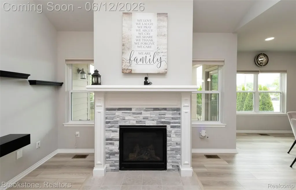 981 Cottage Troy City MI 48085