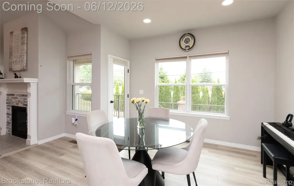 981 Cottage Troy City MI 48085