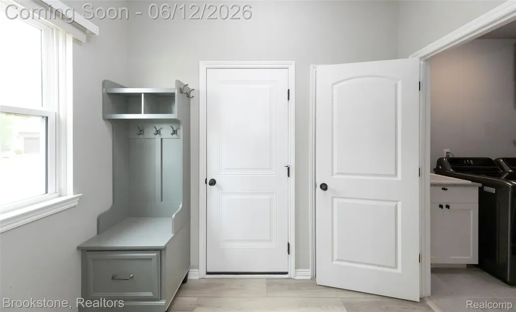 981 Cottage Troy City MI 48085