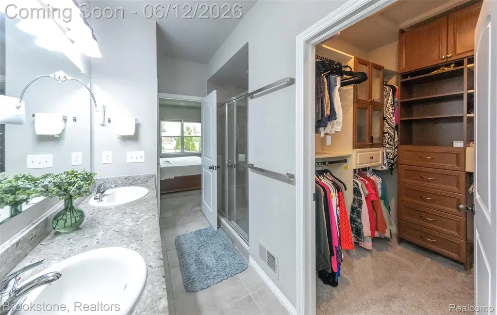 981 Cottage Troy City MI 48085