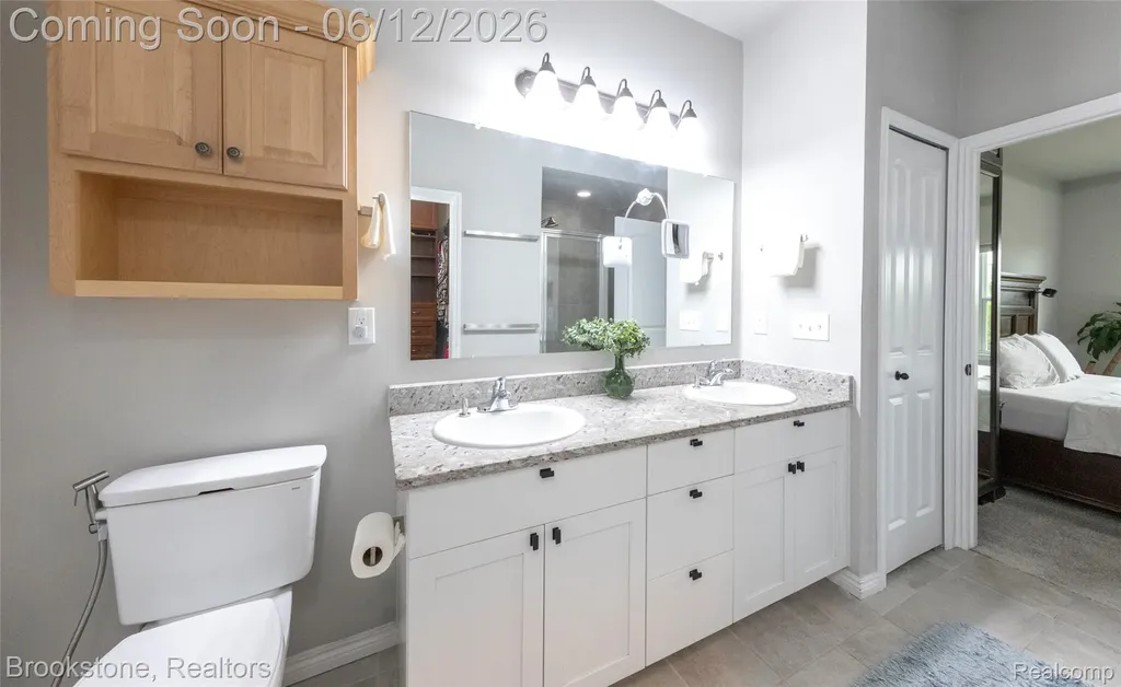 981 Cottage Troy City MI 48085
