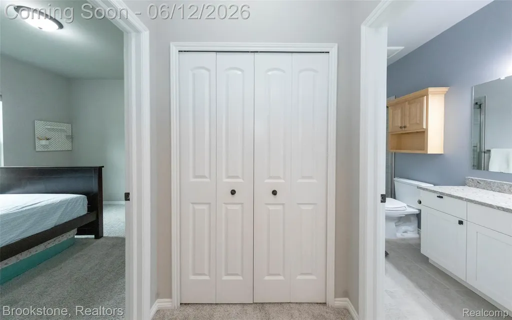 981 Cottage Troy City MI 48085