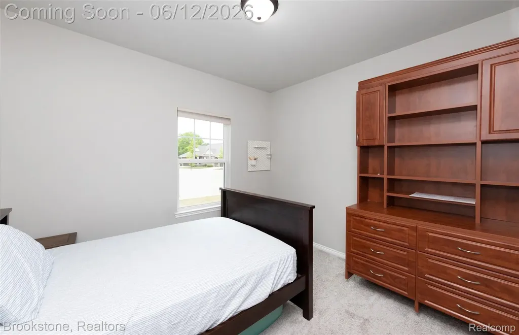 981 Cottage Troy City MI 48085
