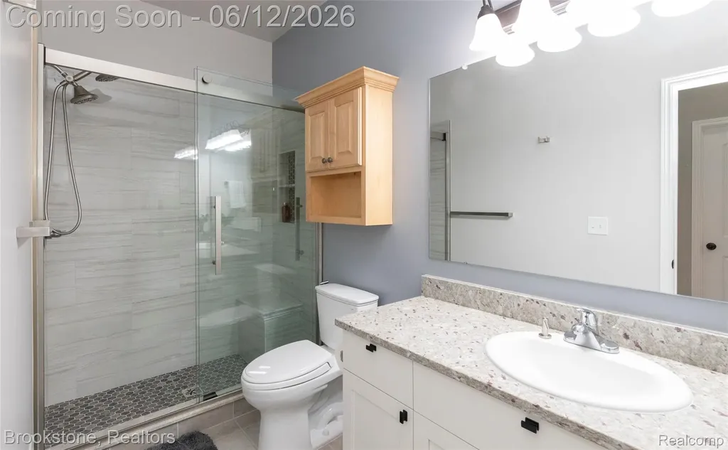 981 Cottage Troy City MI 48085