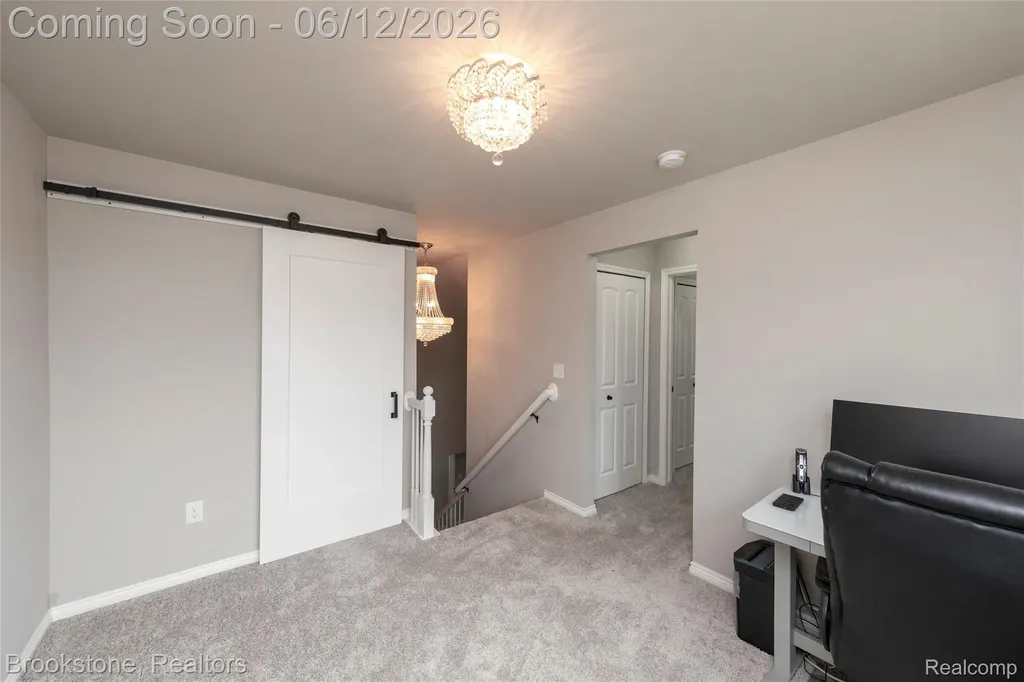 981 Cottage Troy City MI 48085