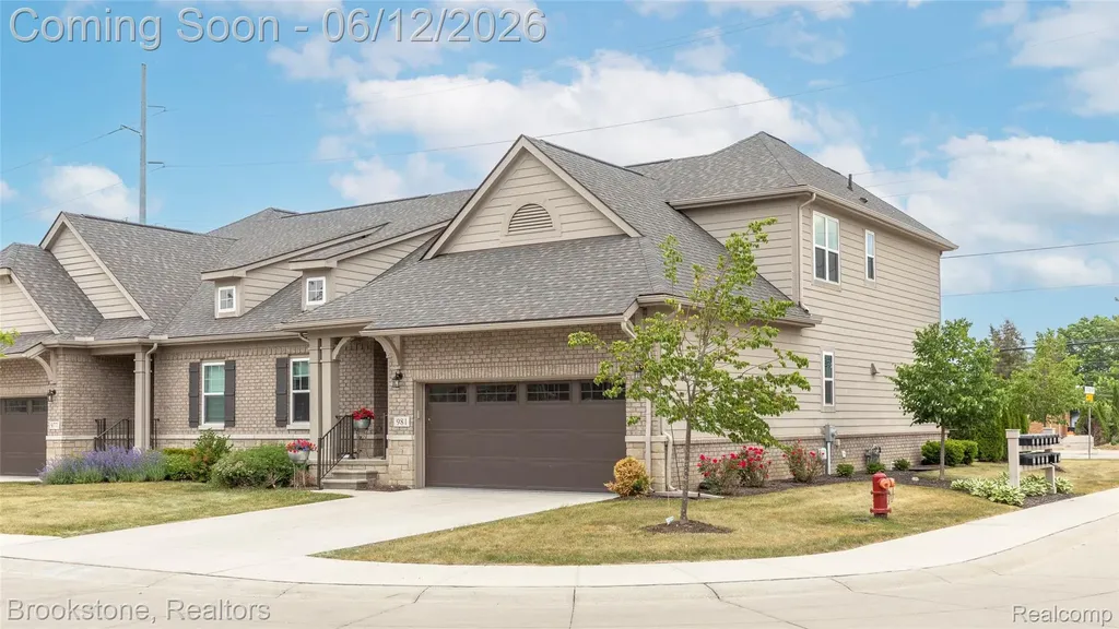 981 Cottage Troy City MI 48085