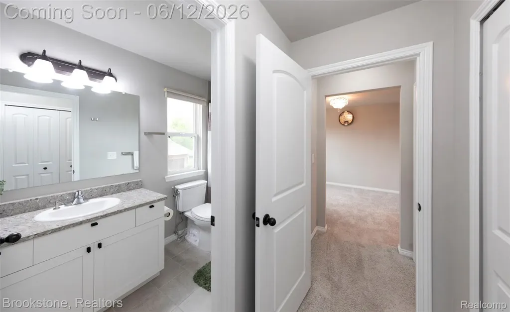 981 Cottage Troy City MI 48085