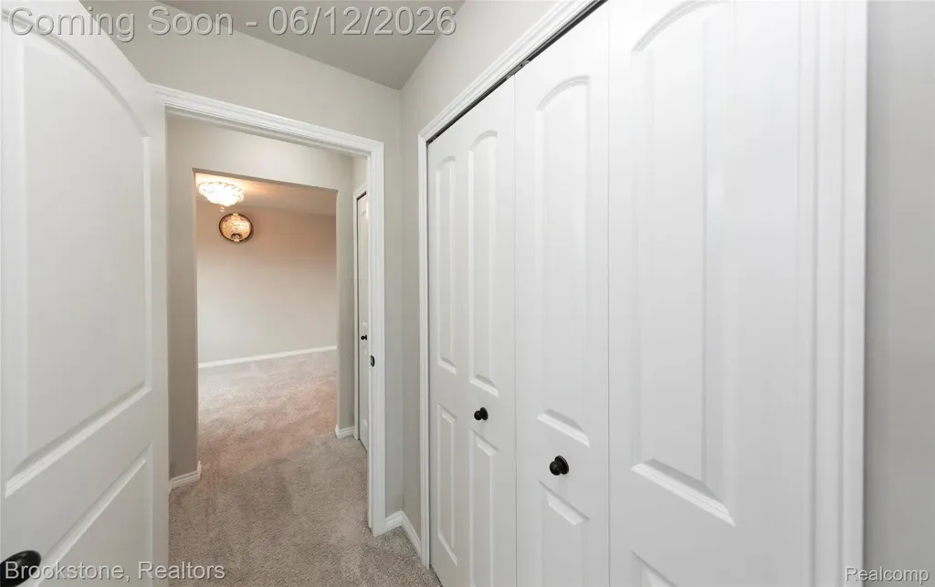 981 Cottage Troy City MI 48085