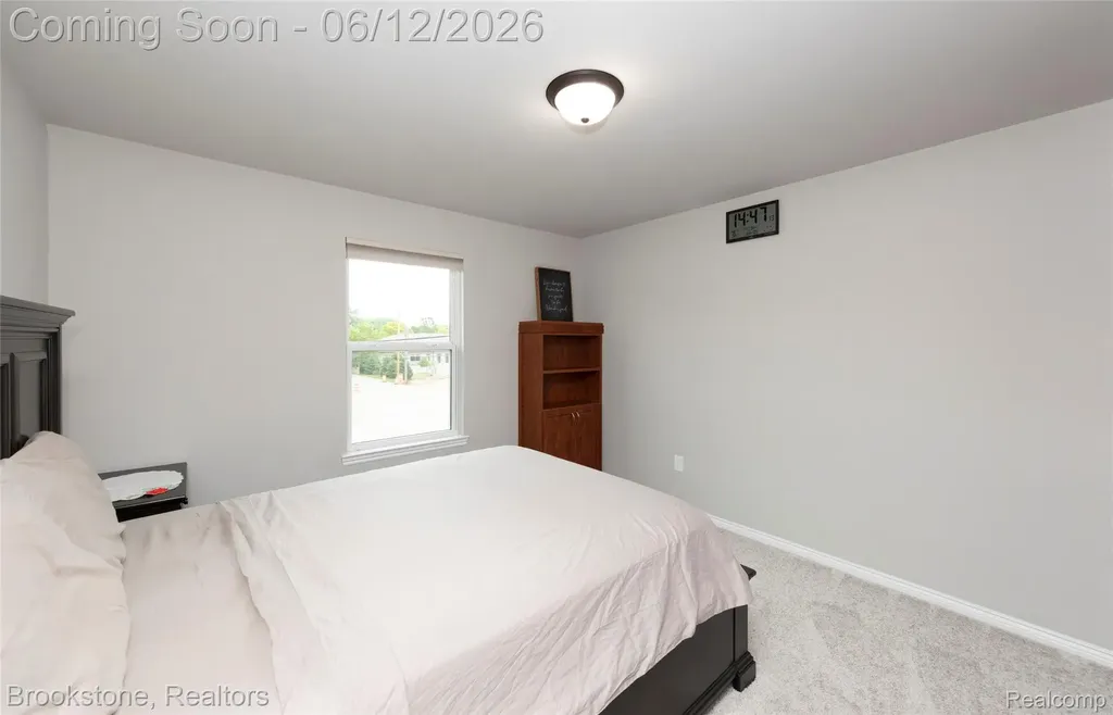 981 Cottage Troy City MI 48085