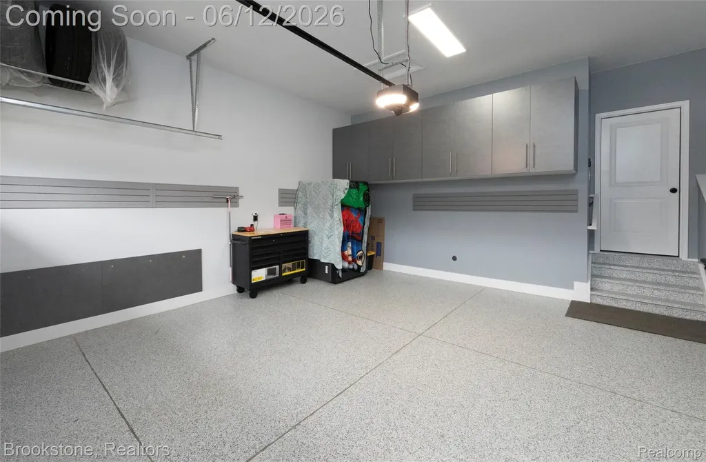 981 Cottage Troy City MI 48085