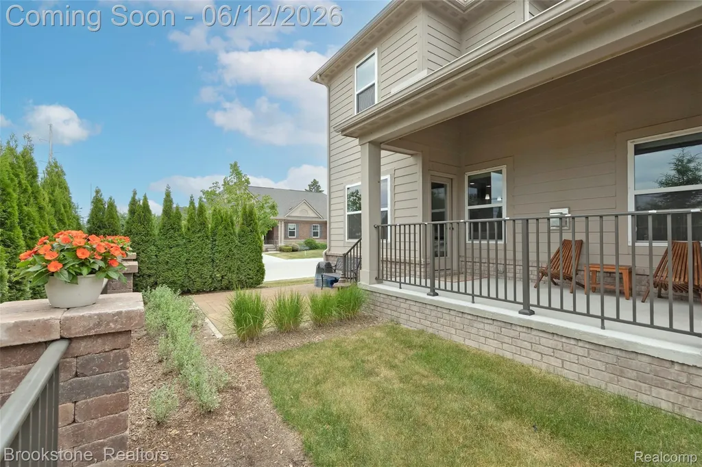981 Cottage Troy City MI 48085