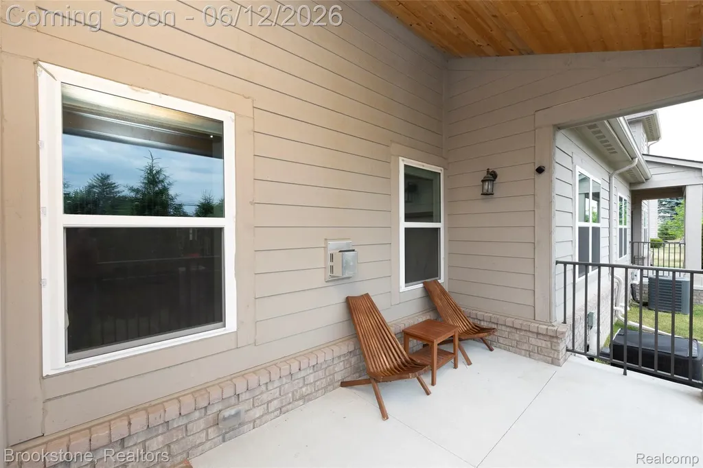 981 Cottage Troy City MI 48085