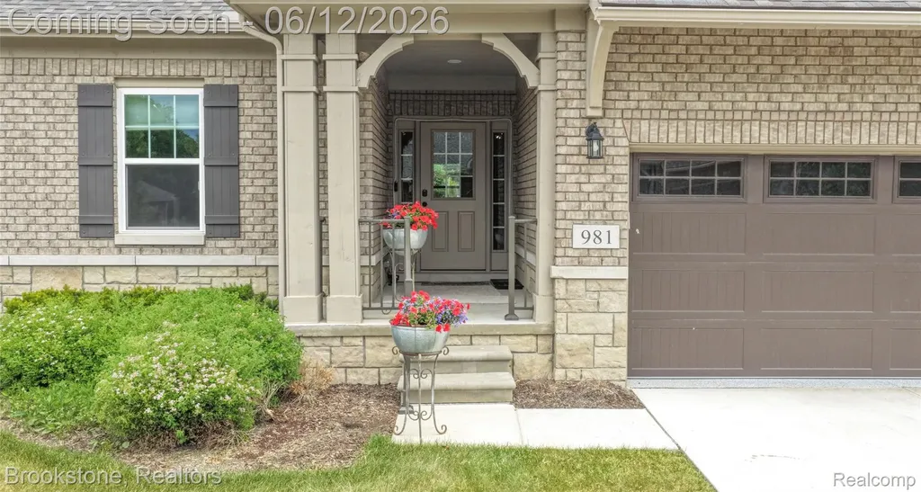 981 Cottage Troy City MI 48085