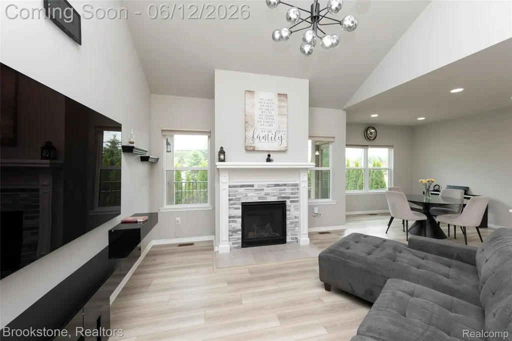 981 Cottage Troy City MI 48085