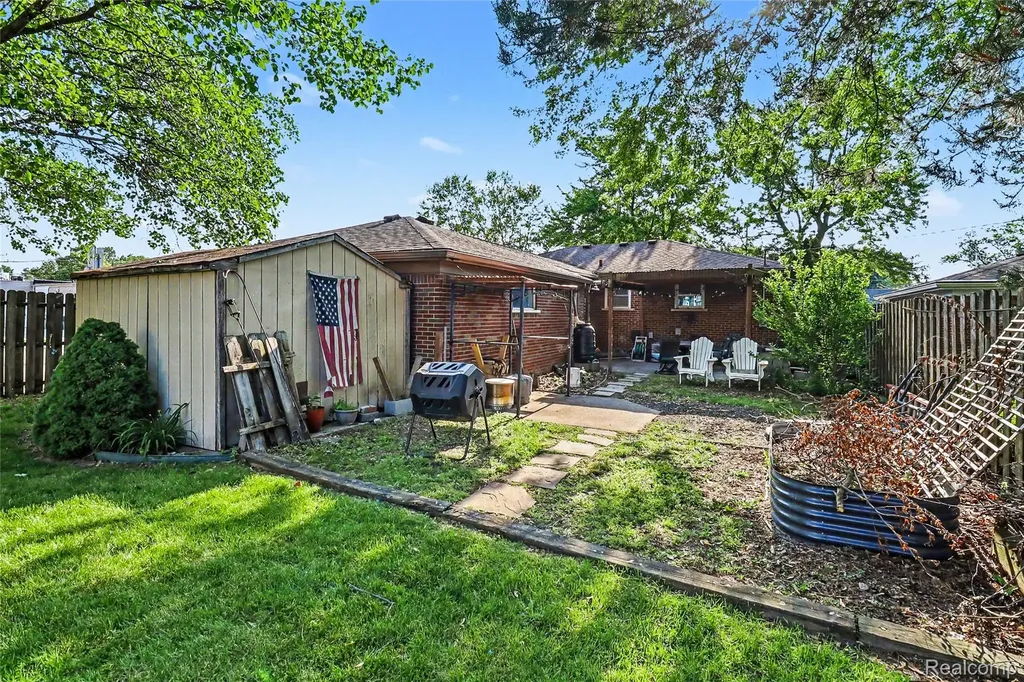27591 Little Mack Avenue St. Clair Shores City MI 48081