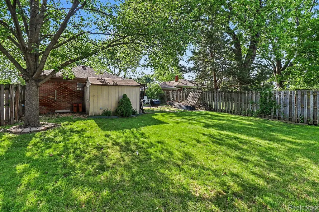 27591 Little Mack Avenue St. Clair Shores City MI 48081