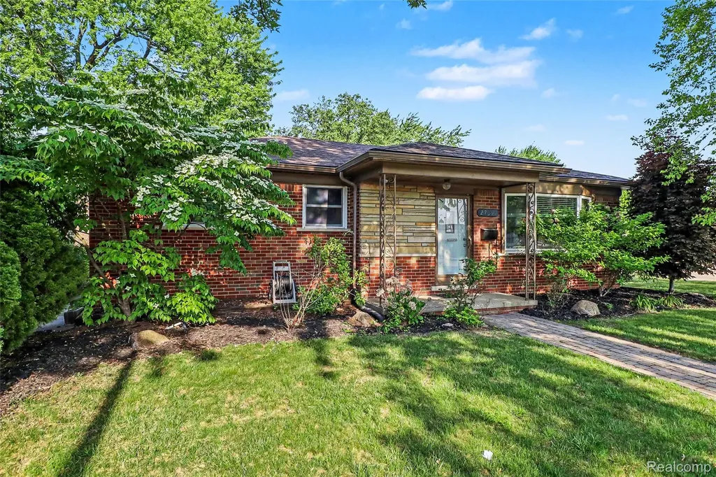 27591 Little Mack Avenue St. Clair Shores City MI 48081