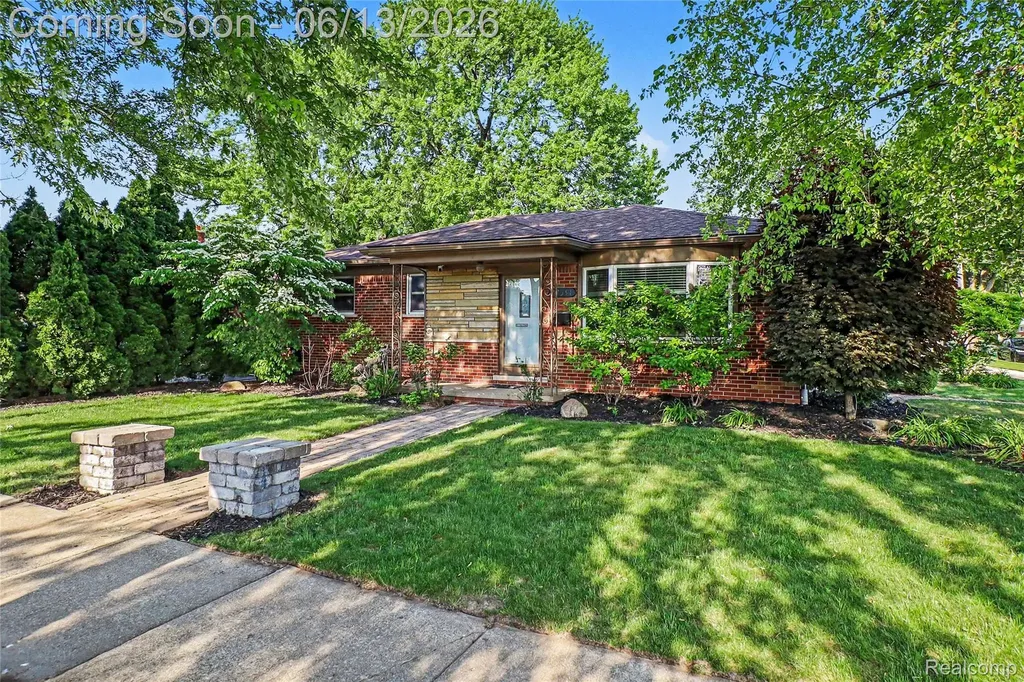 27591 Little Mack Avenue St. Clair Shores City MI 48081