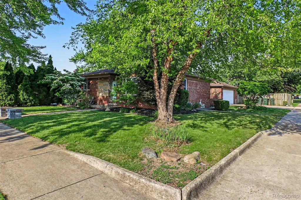 27591 Little Mack Avenue St. Clair Shores City MI 48081