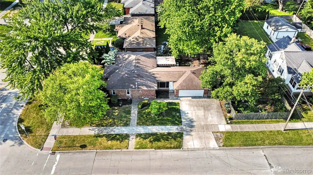 27591 Little Mack Avenue St. Clair Shores City MI 48081