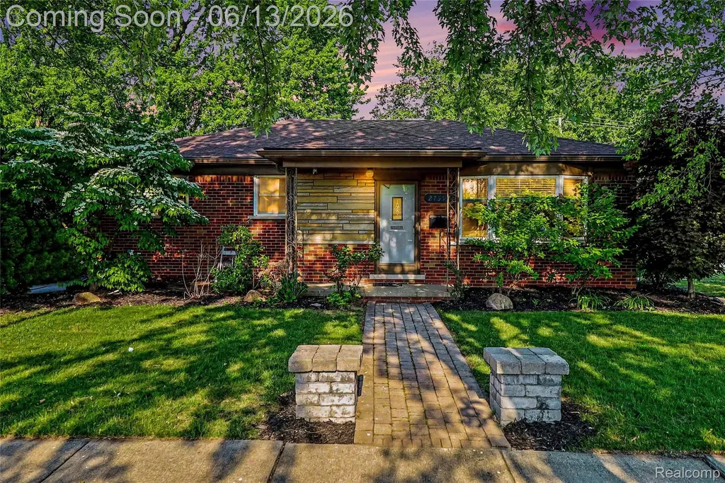 27591 Little Mack Avenue St. Clair Shores City MI 48081