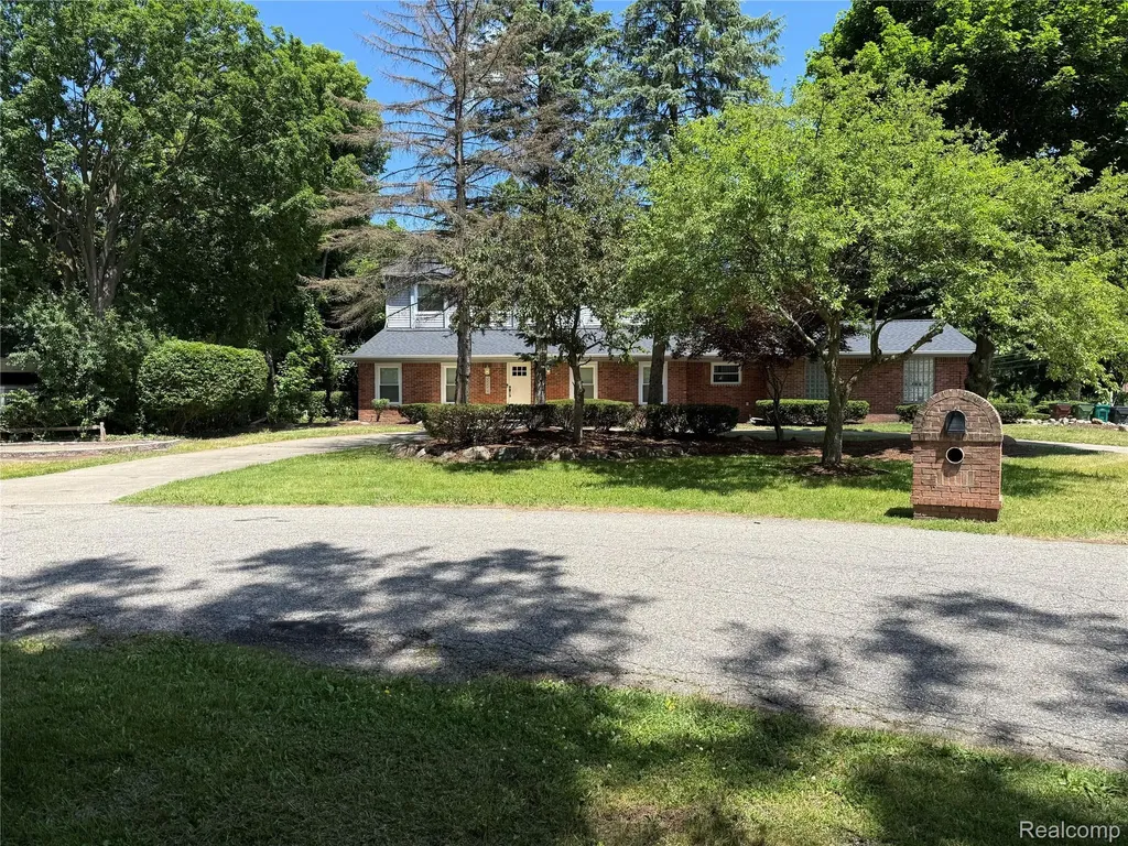 52240 Eastmoor Lane Shelby Charter Township MI 48316