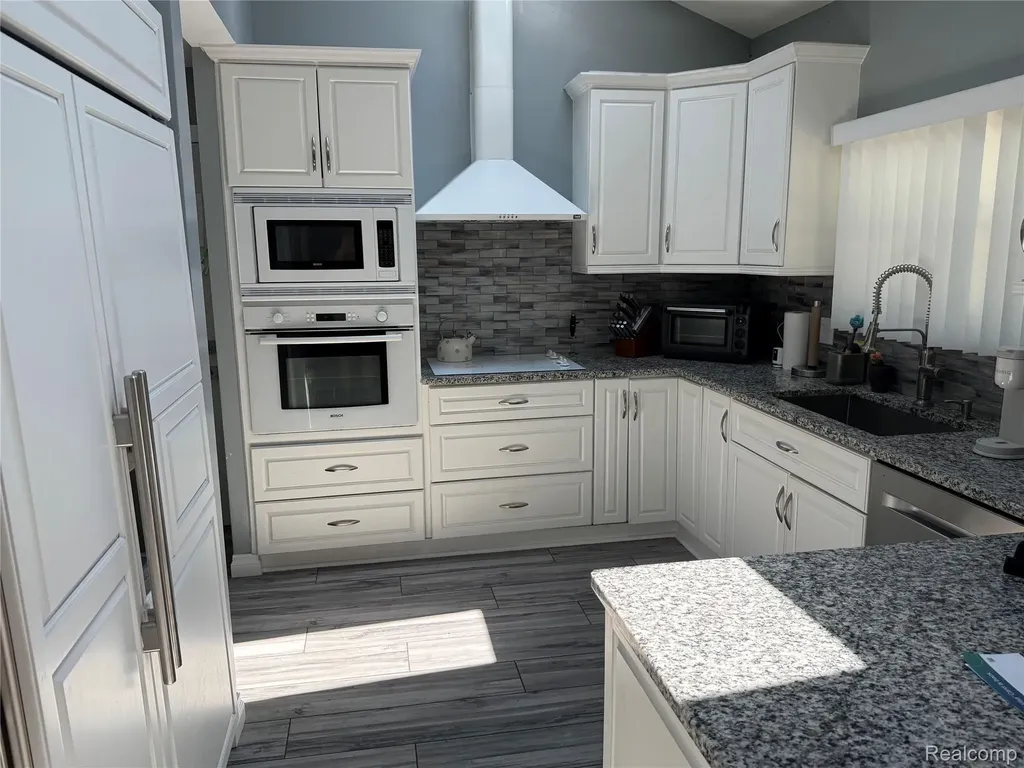 52240 Eastmoor Lane Shelby Charter Township MI 48316