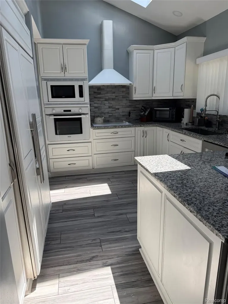 52240 Eastmoor Lane Shelby Charter Township MI 48316
