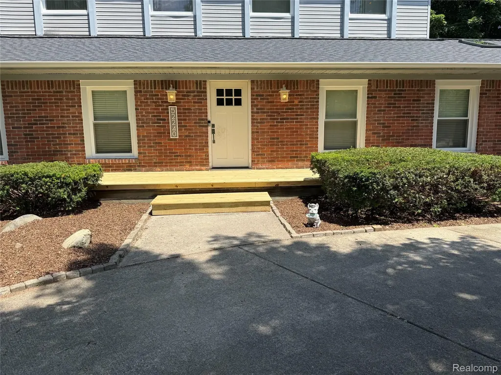 52240 Eastmoor Lane Shelby Charter Township MI 48316