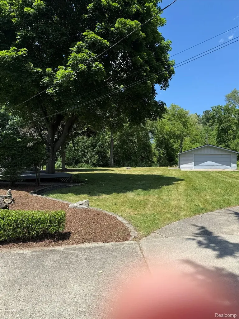 52240 Eastmoor Lane Shelby Charter Township MI 48316