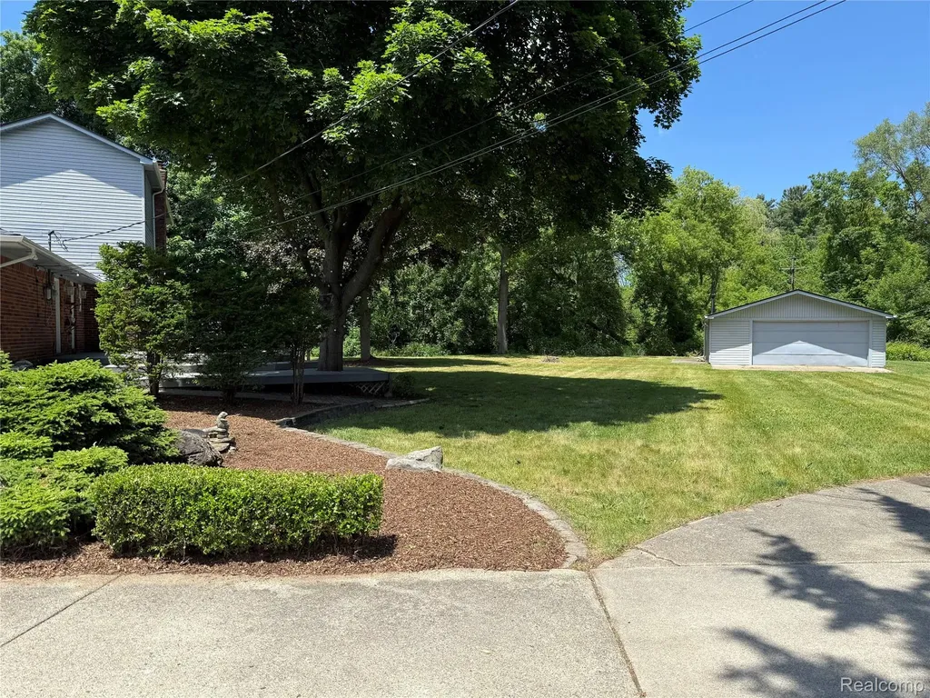 52240 Eastmoor Lane Shelby Charter Township MI 48316