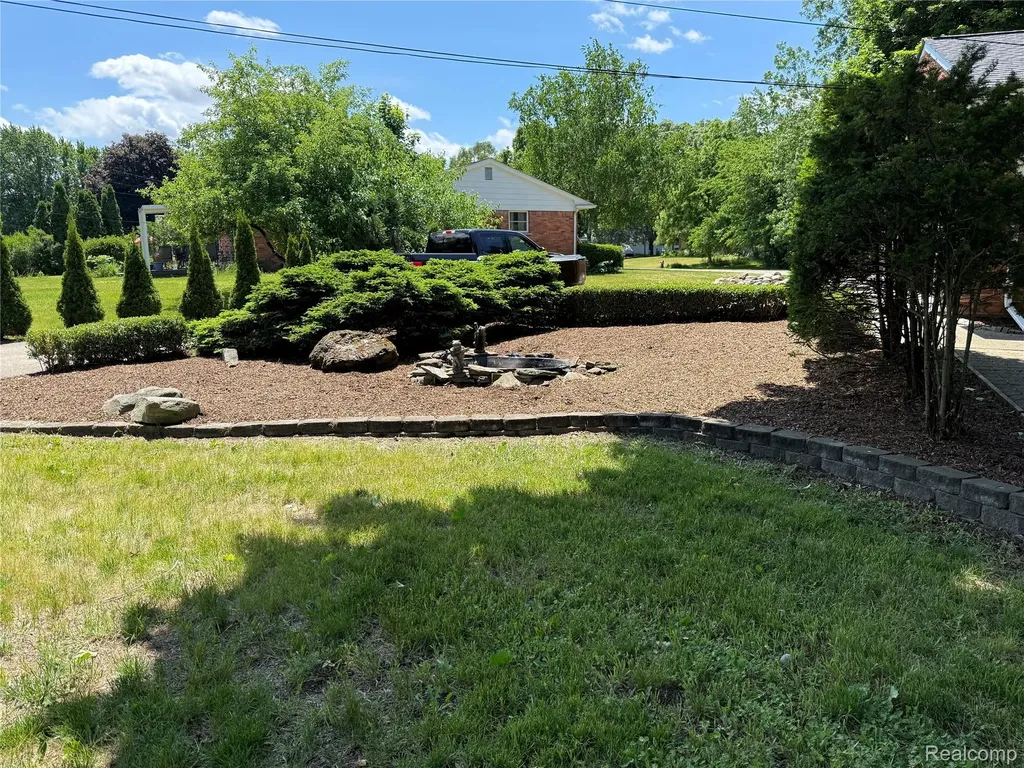 52240 Eastmoor Lane Shelby Charter Township MI 48316