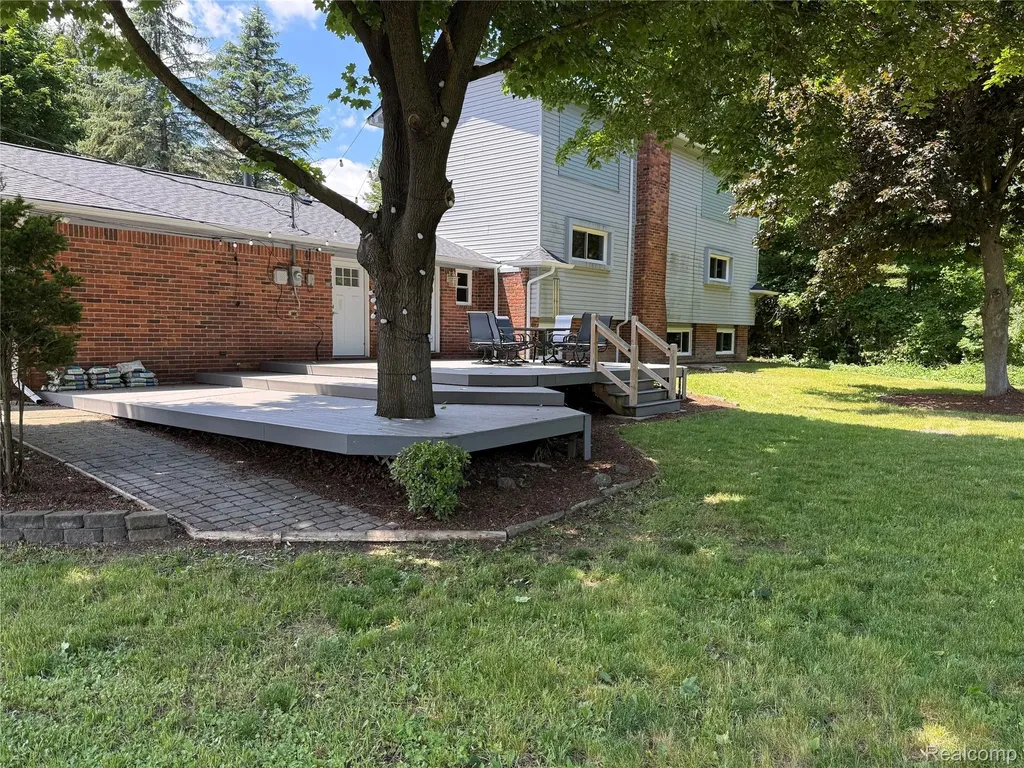 52240 Eastmoor Lane Shelby Charter Township MI 48316