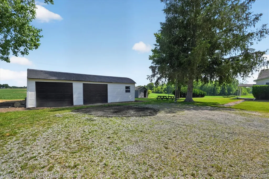 11374 Lahring Road Argentine Township MI 48418