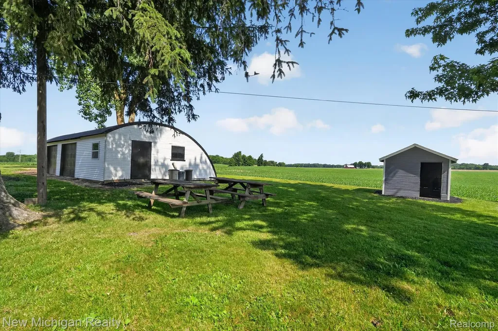 11374 Lahring Road Argentine Township MI 48418