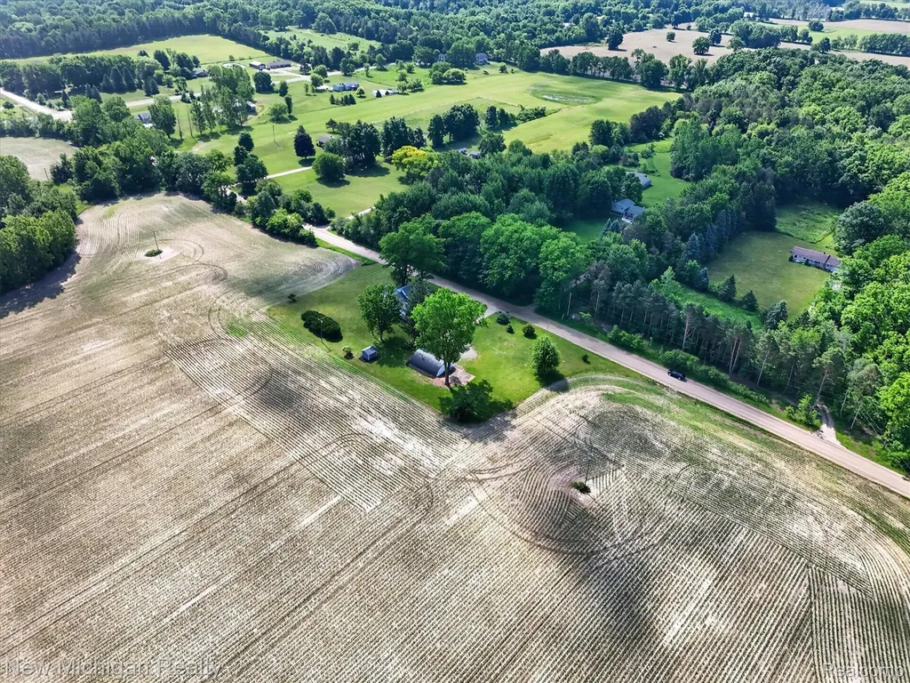 11374 Lahring Road Argentine Township MI 48418