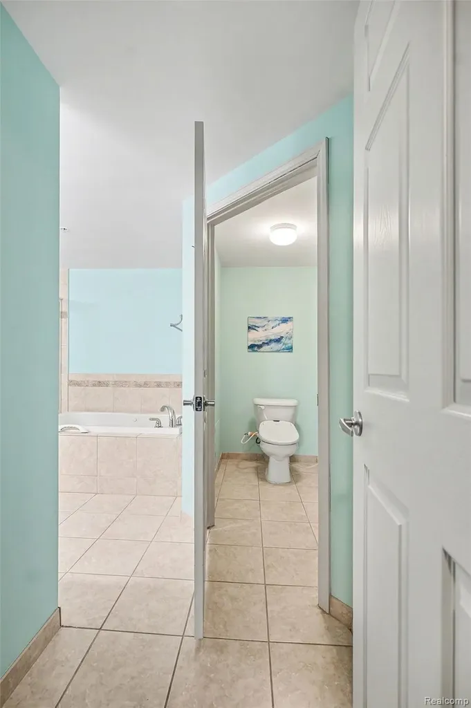 2104 Country Club Drive St. Clair Shores City MI 48082