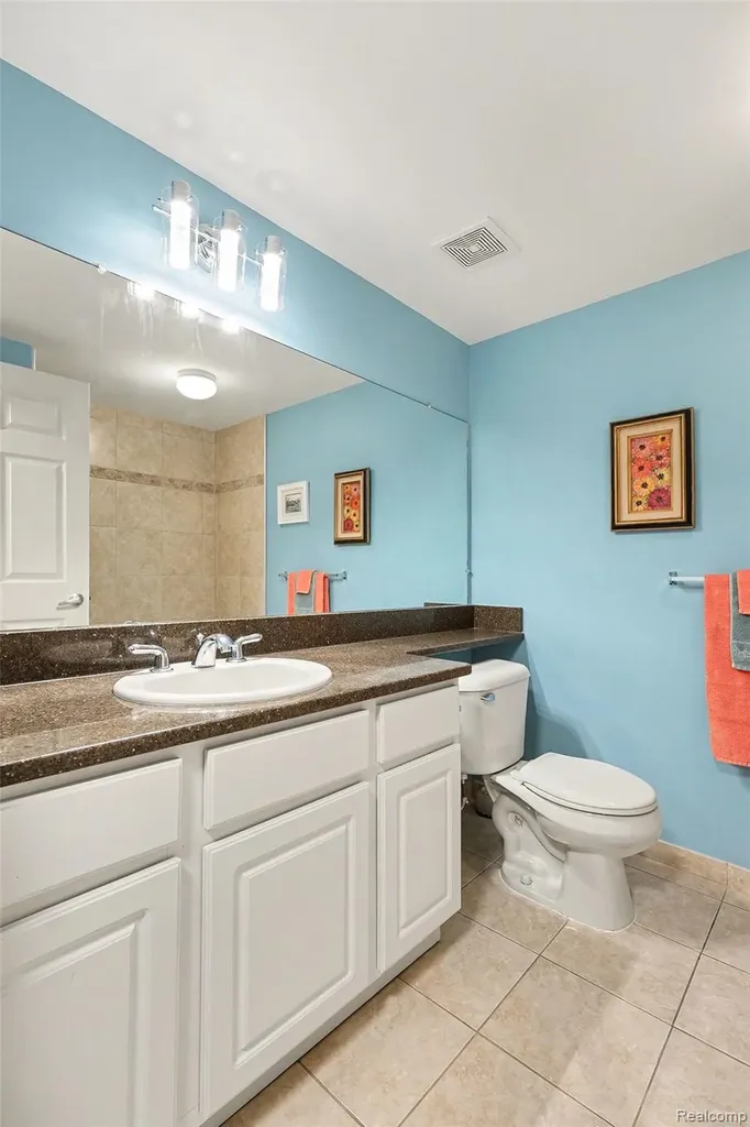 2104 Country Club Drive St. Clair Shores City MI 48082
