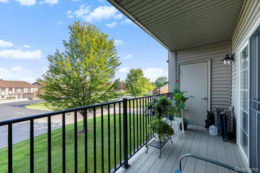2104 Country Club Drive St. Clair Shores City MI 48082