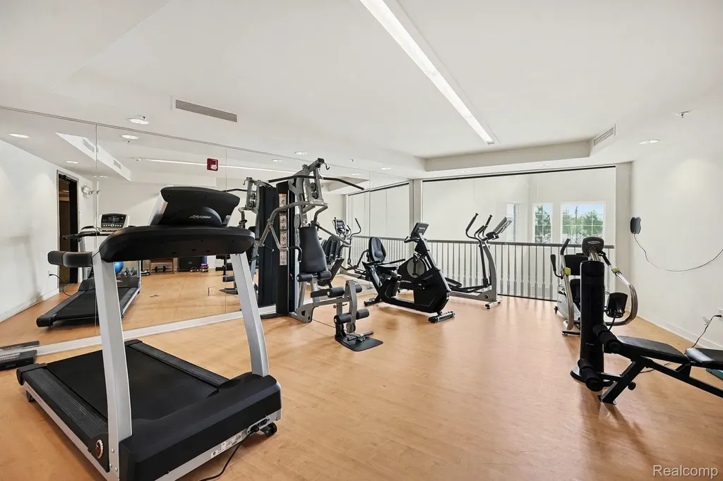 2104 Country Club Drive St. Clair Shores City MI 48082