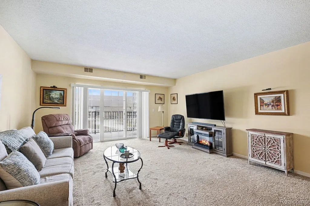 2104 Country Club Drive St. Clair Shores City MI 48082