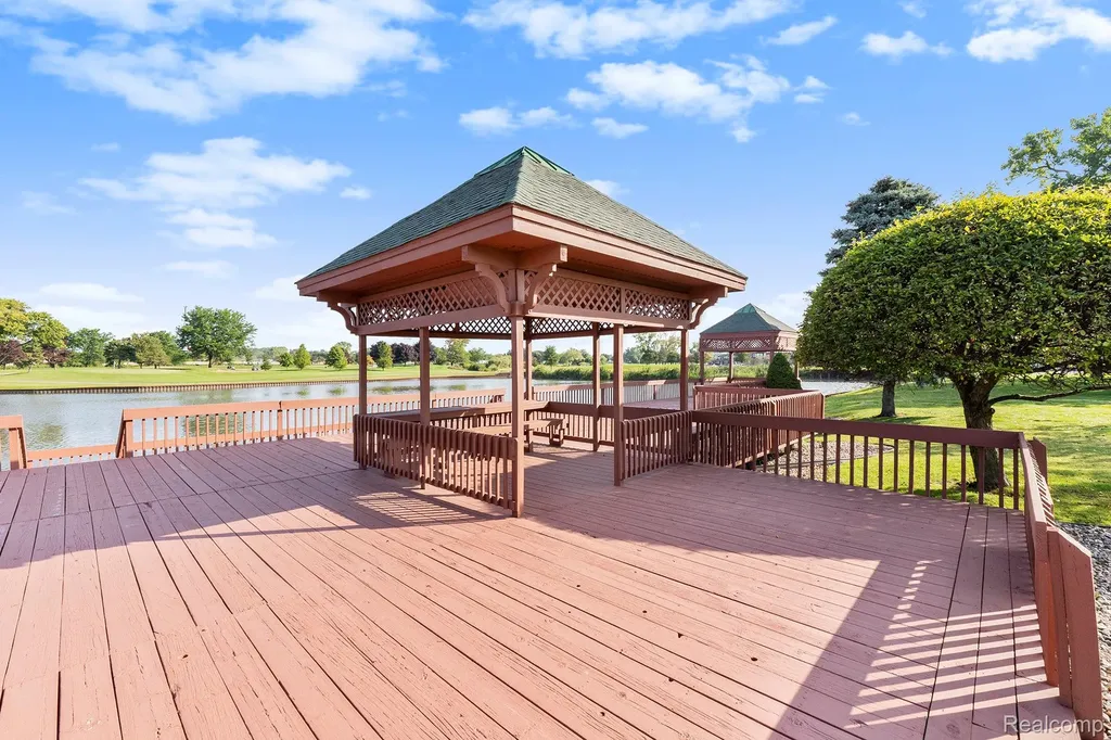 2104 Country Club Drive St. Clair Shores City MI 48082