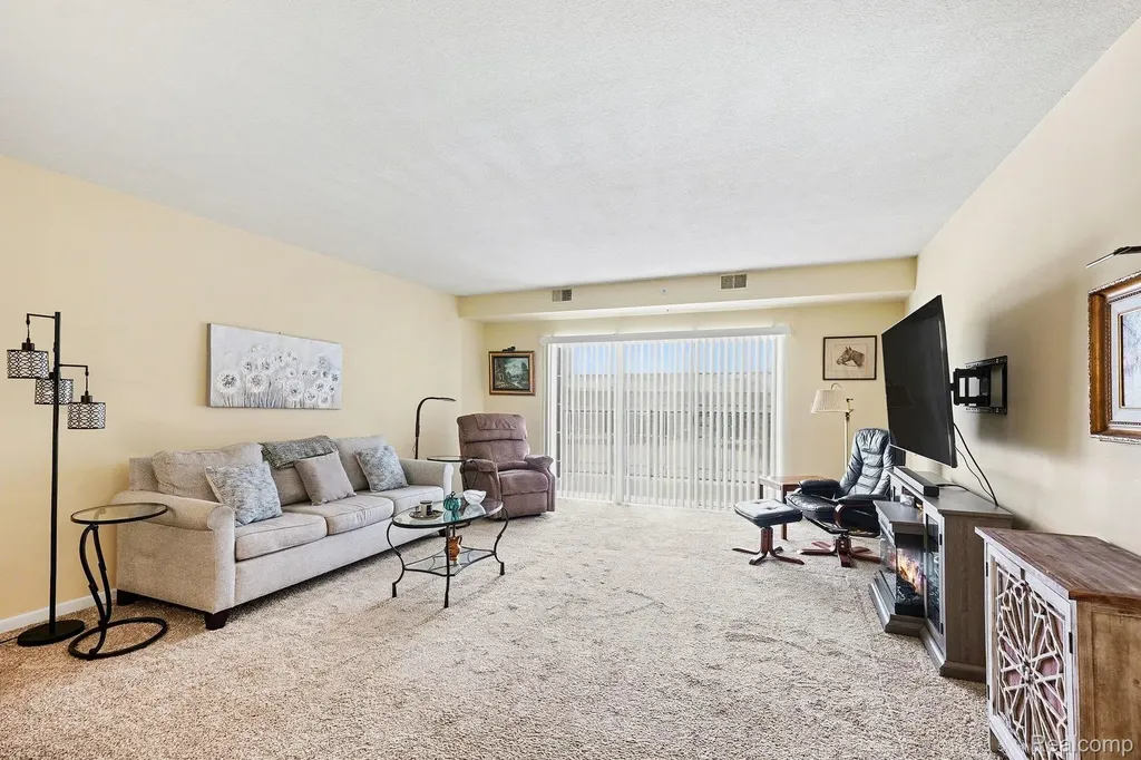 2104 Country Club Drive St. Clair Shores City MI 48082