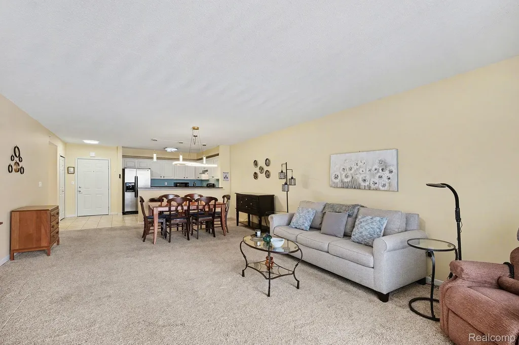 2104 Country Club Drive St. Clair Shores City MI 48082
