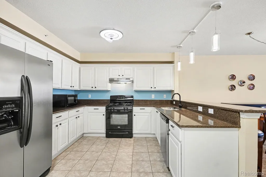 2104 Country Club Drive St. Clair Shores City MI 48082