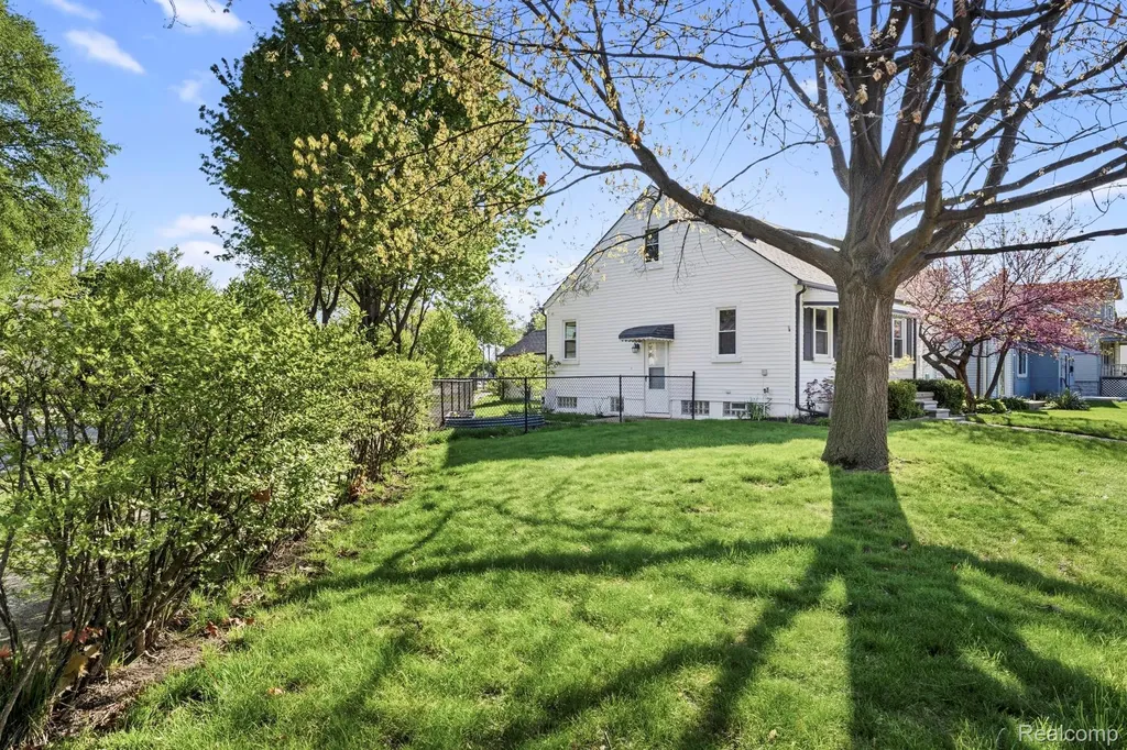 23080 Audette Street Dearborn City MI 48124