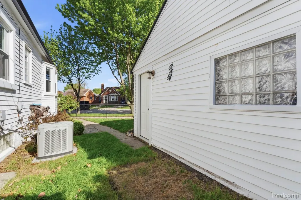 23080 Audette Street Dearborn City MI 48124