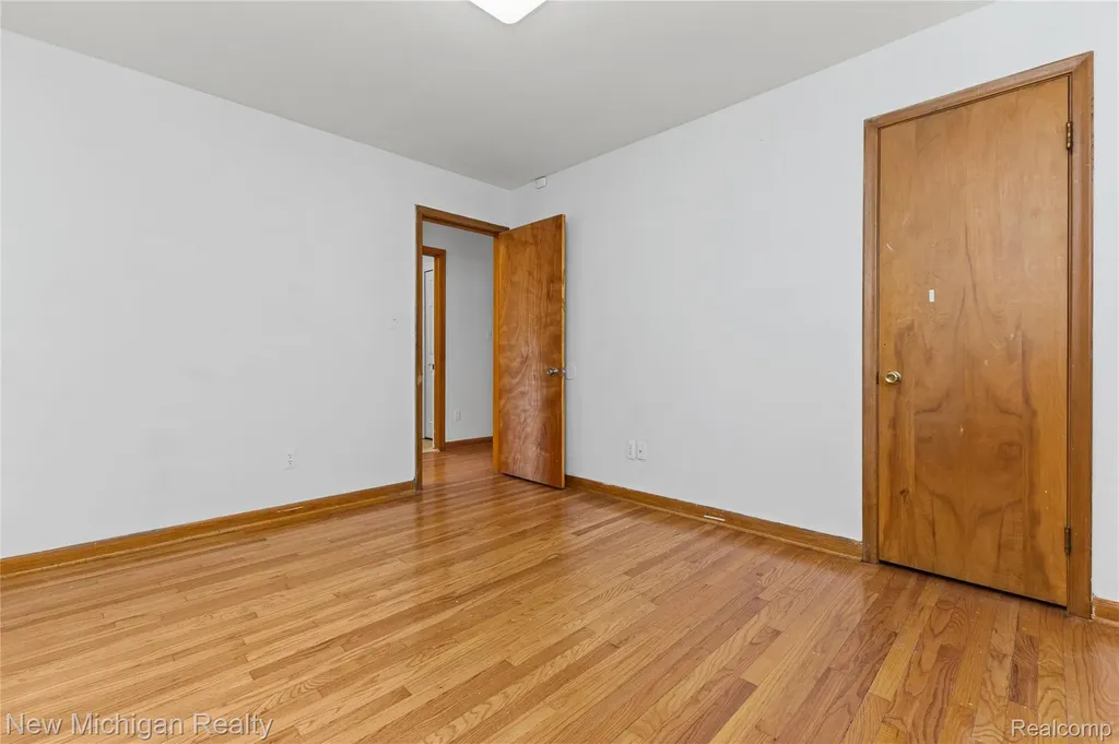 8359 Chicago Road Warren City MI 48093