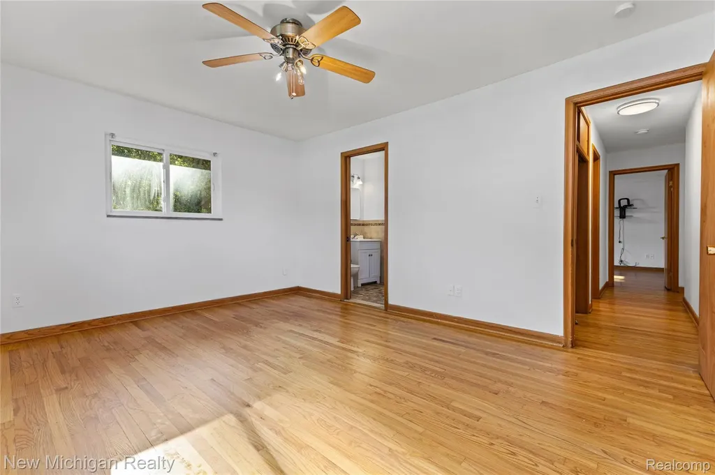 8359 Chicago Road Warren City MI 48093